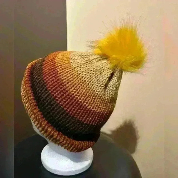 Handmade knit hat brown - Picture 2 of 3